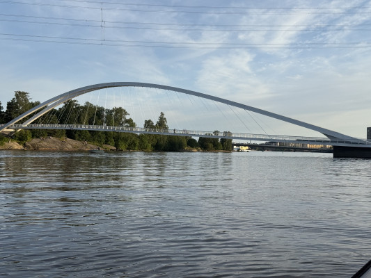 Access to Mustikkamaa through Isoisänsilta New bridge
