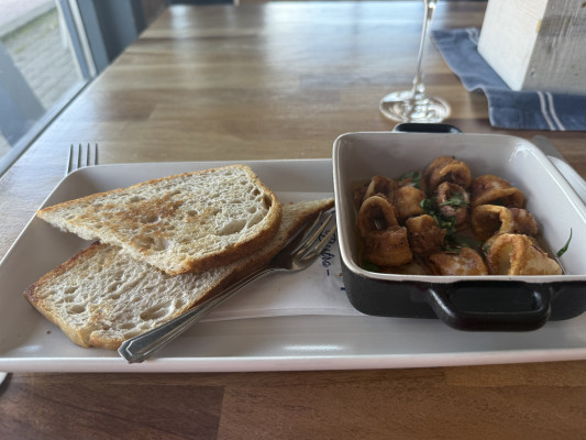 Calamari for starters in Bistro Telakka